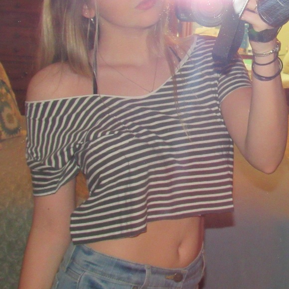 Cropped AEO Striped Tee - Picture 3 of 4